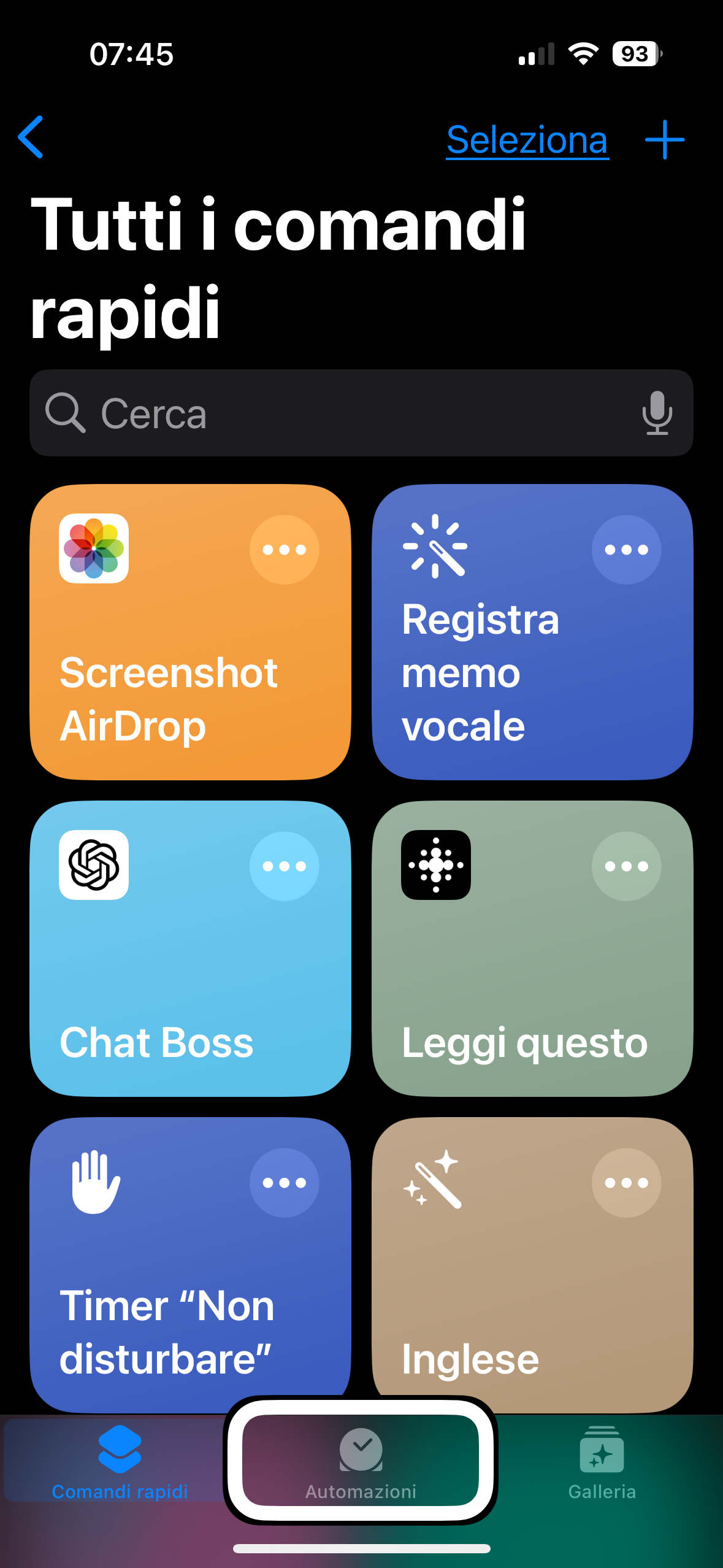 nell’immagine uno screenshot dell’iPhone aperto nell’applicazione Comandi Rapidi, dove è selezionato il tasto automazioni